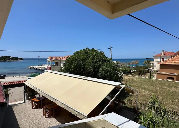 Apartment And Rooms Sidro