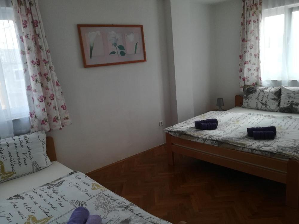 Apartment And Sidro *